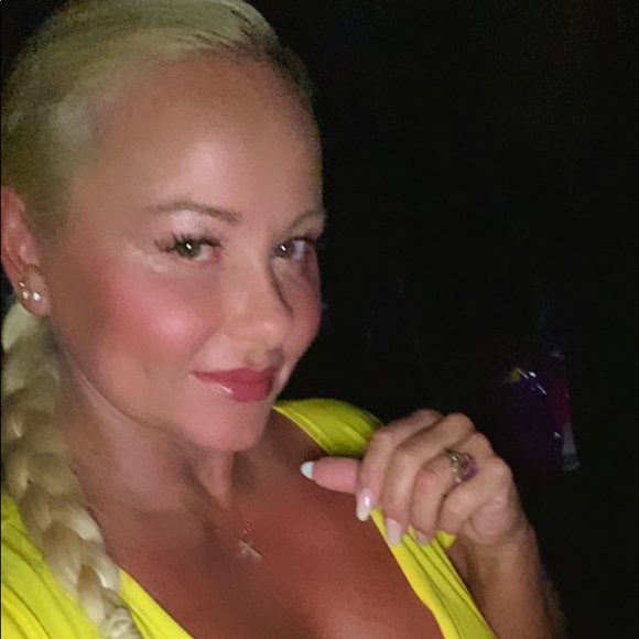 Meet your Posher, Angela - Picture 2 of 2